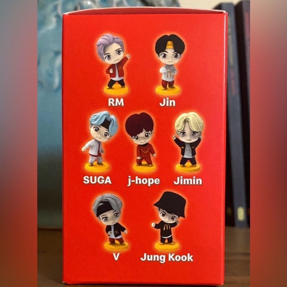 NWT TinyTAN BTS Throwback & Encore Collectible Figurine Set: Jung Kook, V, RM - Picture 13 of 15